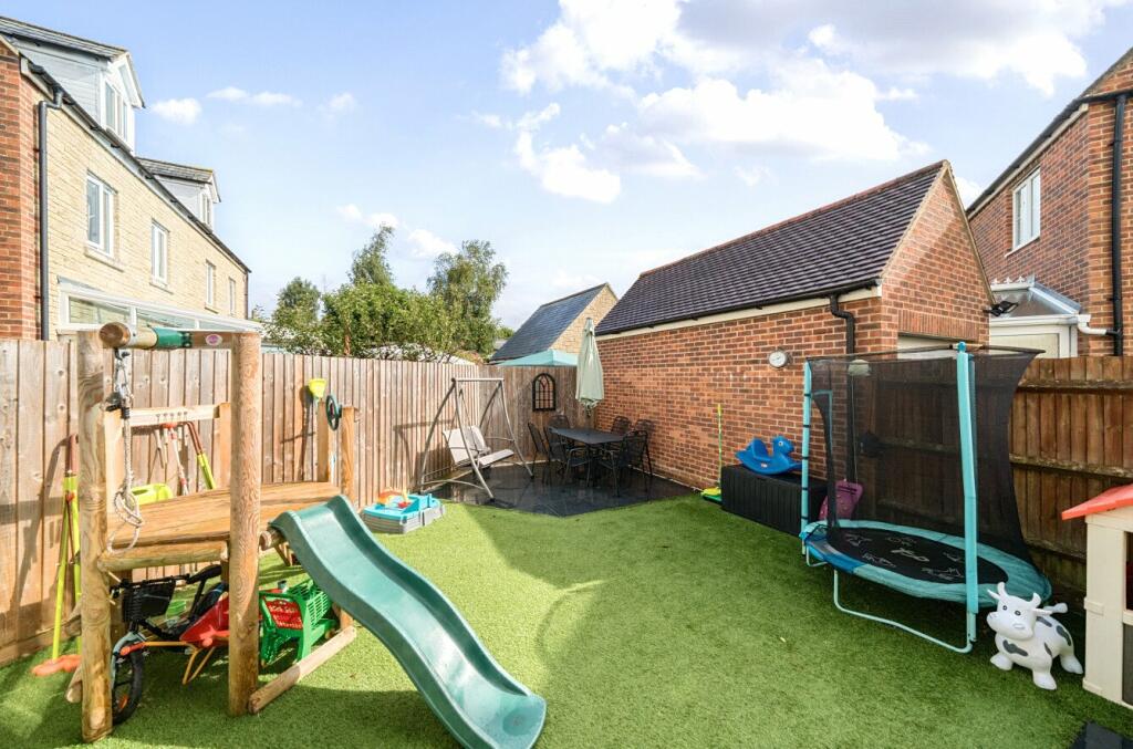 Additional property image - Coles Close, Wincanton, Somerset, BA9