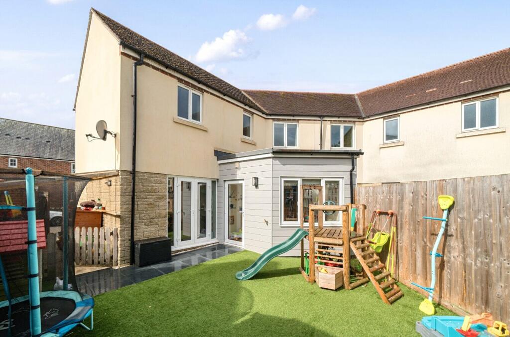 Additional property image - Coles Close, Wincanton, Somerset, BA9
