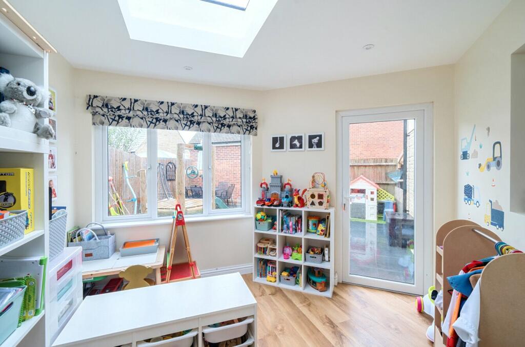 Additional property image - Coles Close, Wincanton, Somerset, BA9