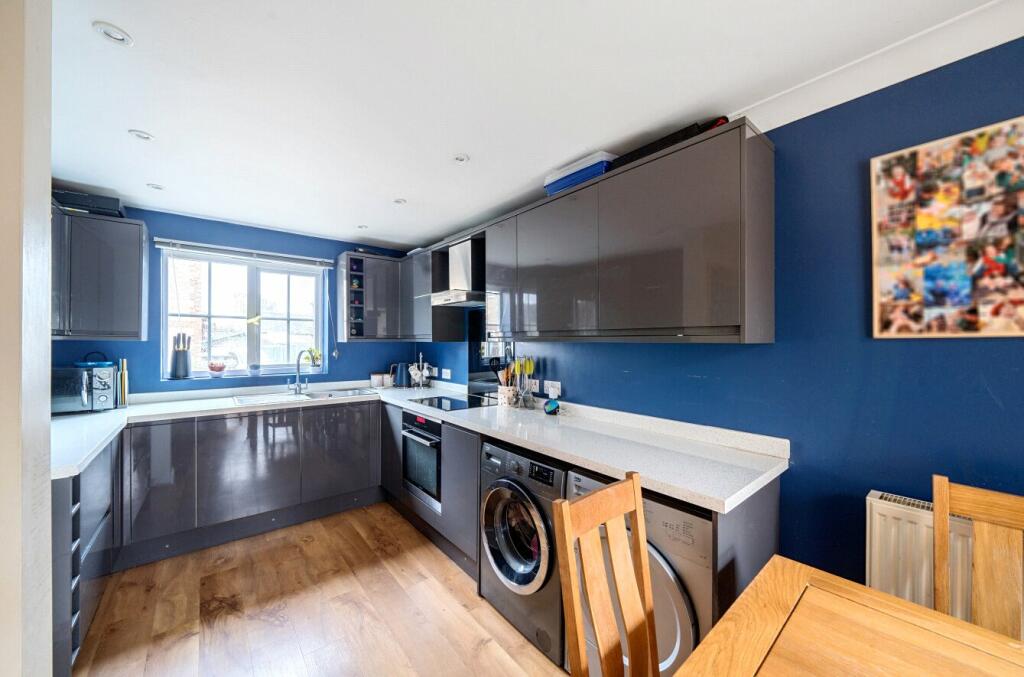 Additional property image - Coles Close, Wincanton, Somerset, BA9