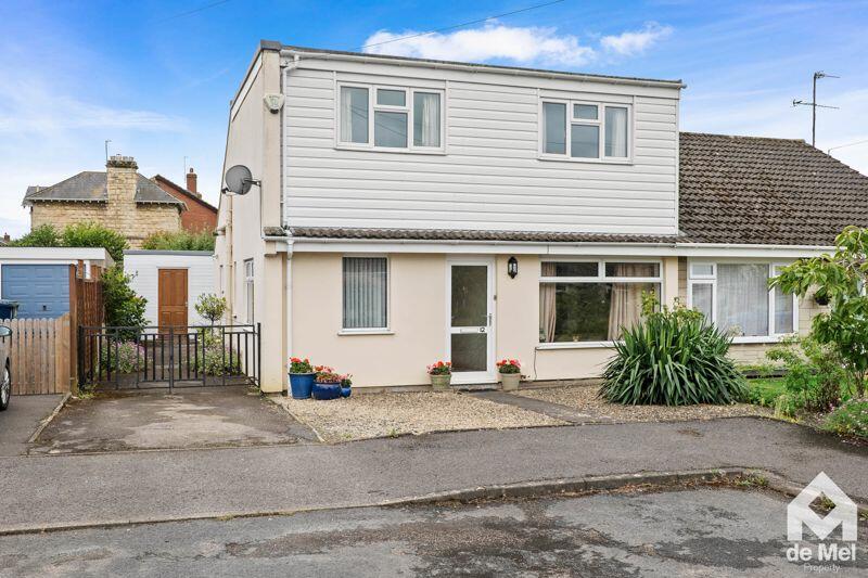 3 bedroom semidetached house for sale in Longlands Close, Cleeve, GL52