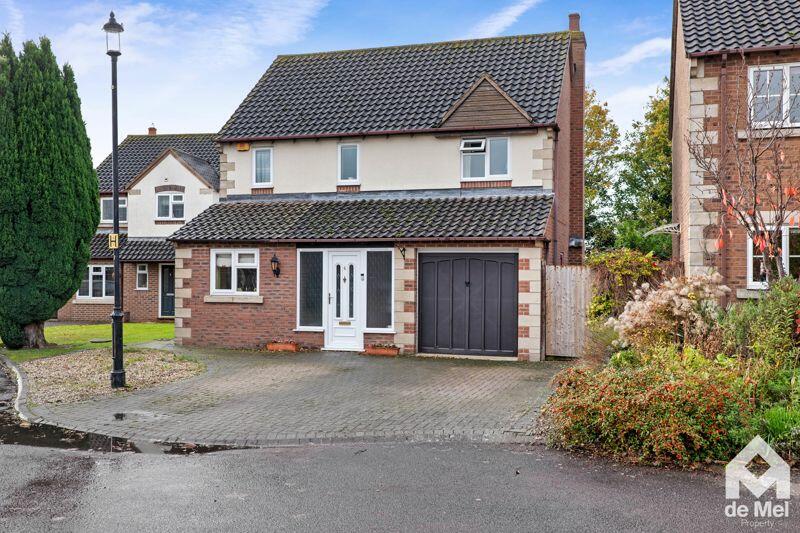 3 bedroom detached house for sale in Marlborough Close, Cleeve