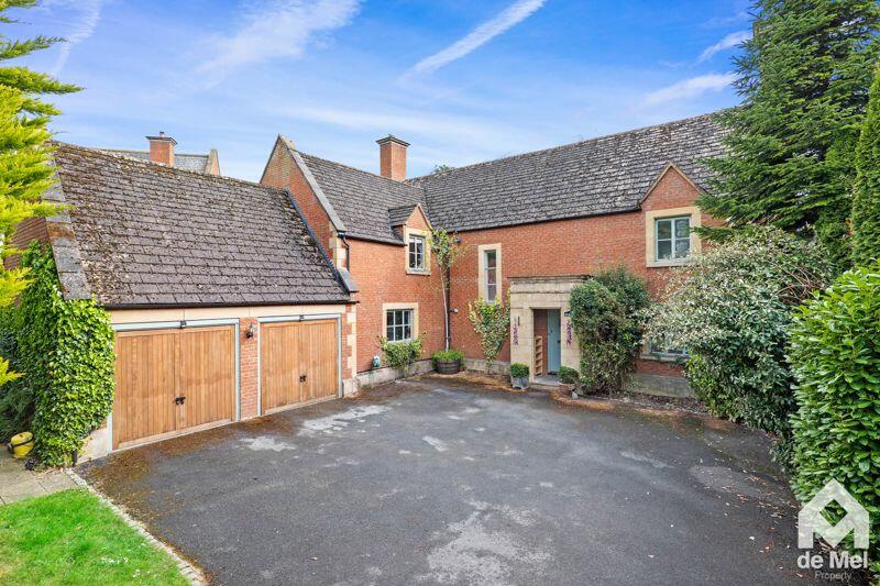 5 bedroom detached house for sale in Olde Lane, Toddington, GL54