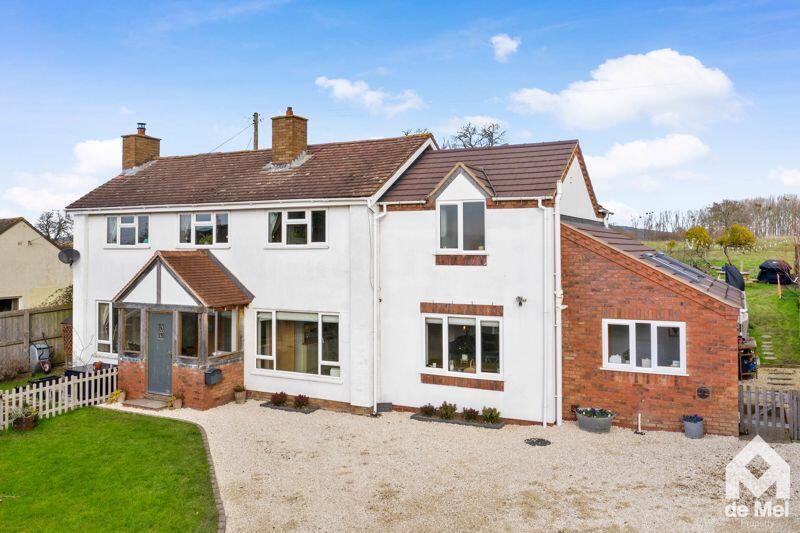 4 bedroom detached house for sale in Teddington, Tewkesbury, GL20
