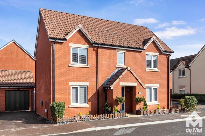 4 bedroom detached house for sale in Barleyfields Avenue, Cleeve, GL52