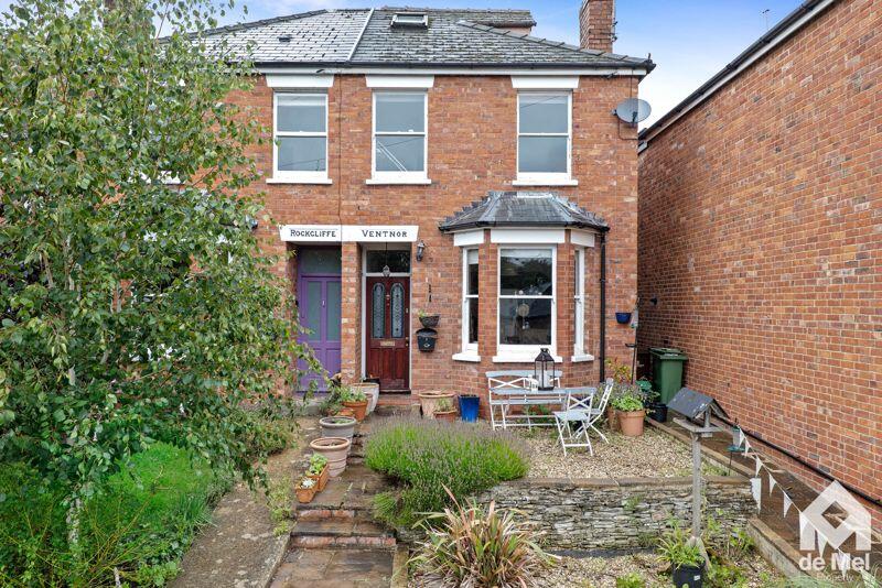 2 bedroom detached house for sale in Ryeworth Road, Charlton Kings