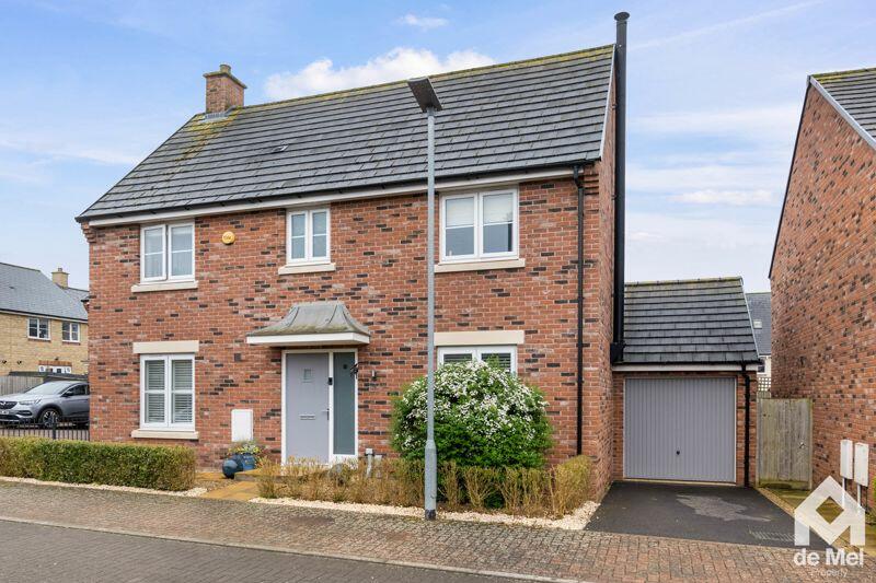 4 bedroom detached house for sale in Huntlowe Close, Cleeve, GL52