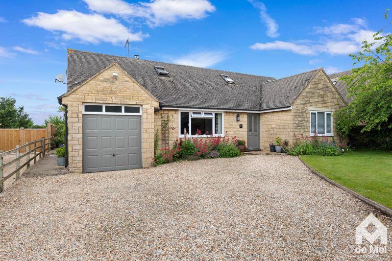 6 bedroom detached house for sale in Willow Bank Road, Alderton, GL20