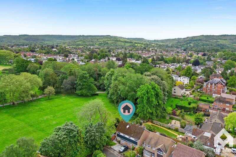 4 bedroom semidetached house for sale in Charlton Kings, GL52