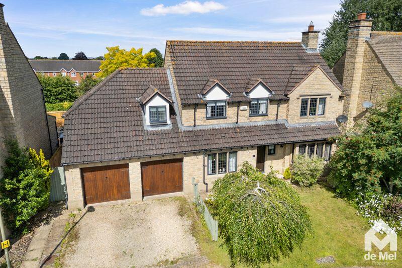 4 bedroom detached house for sale in Stoke Park Court, Cleeve, GL52