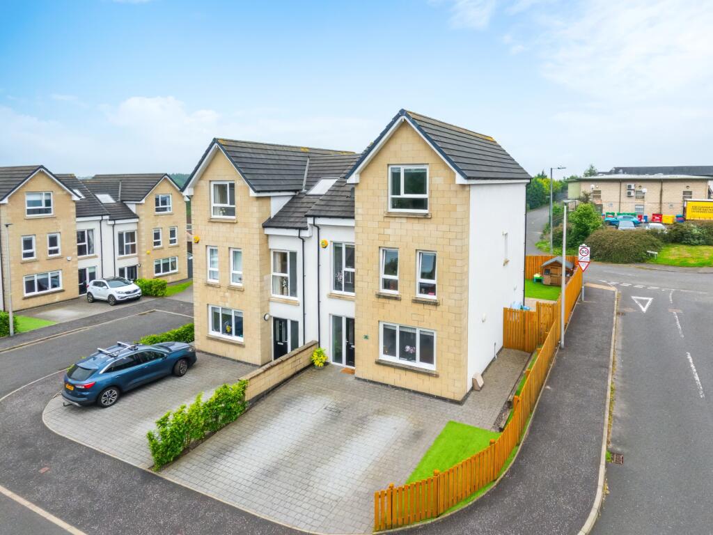 4 bedroom town house for sale in Macneish Gardens, Stewartfield, East