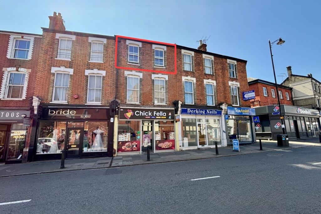 Main image of property: Flat 2, 304 High Street, Dorking, Surrey, RH4 1QX