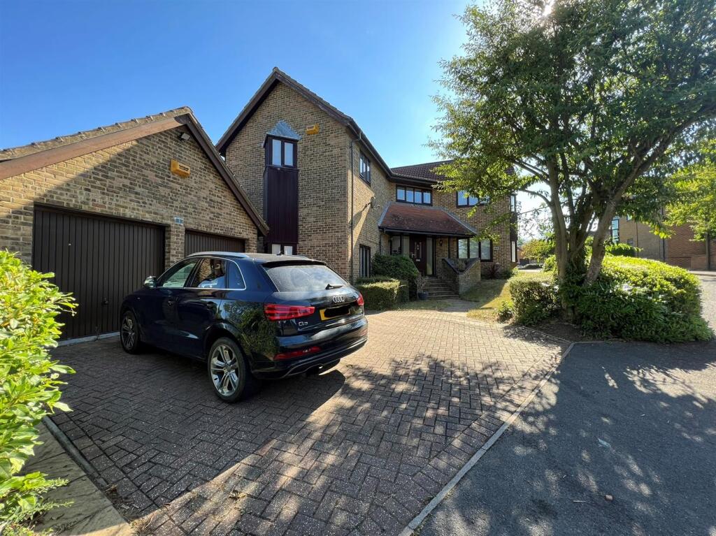 Main image of property: Sandbrier Close, Walnut Tree, Milton Keynes, MK7 7DU