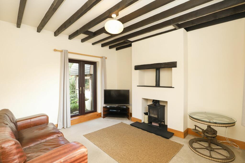 3 bedroom detached house for rent in Chester Street, Chesterfield, S40