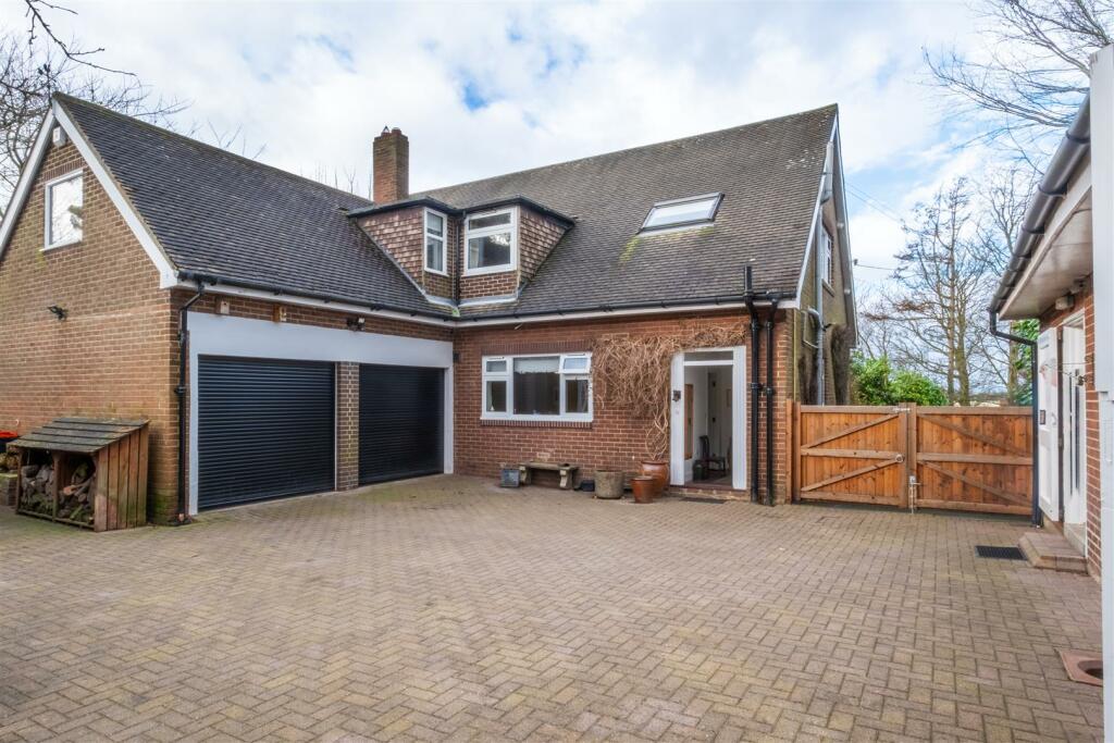 Additional property image - Beacon Hill, High Street, Low Pittington
