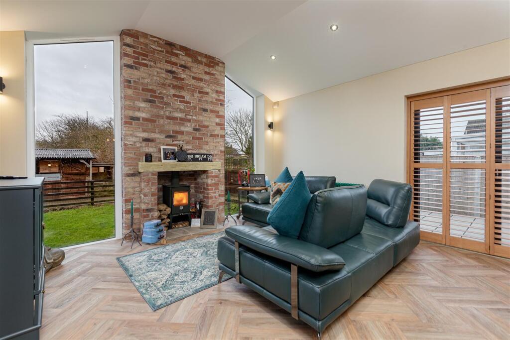 Additional property image - 11 Hallgarth Villas, Sherburn Village, Durham