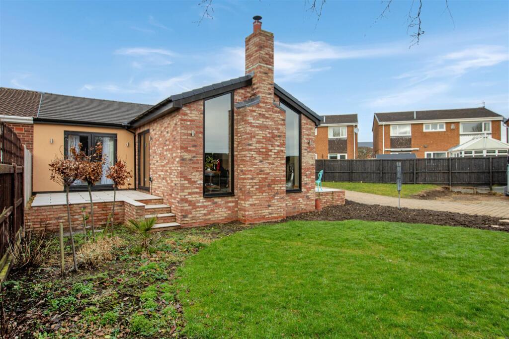 Additional property image - 11 Hallgarth Villas, Sherburn Village, Durham
