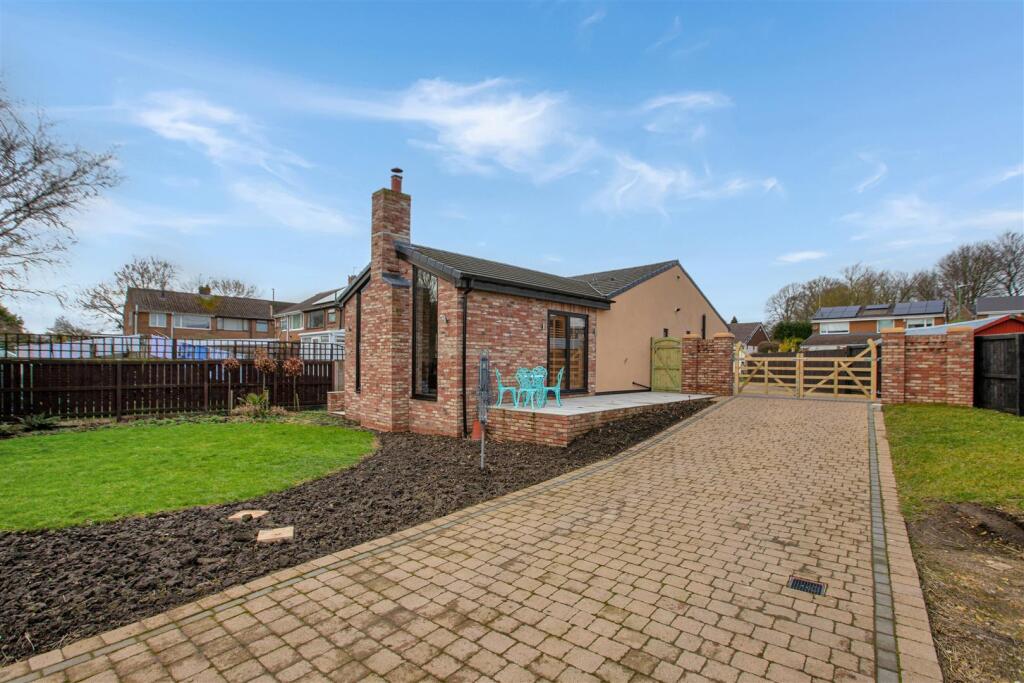 Additional property image - 11 Hallgarth Villas, Sherburn Village, Durham