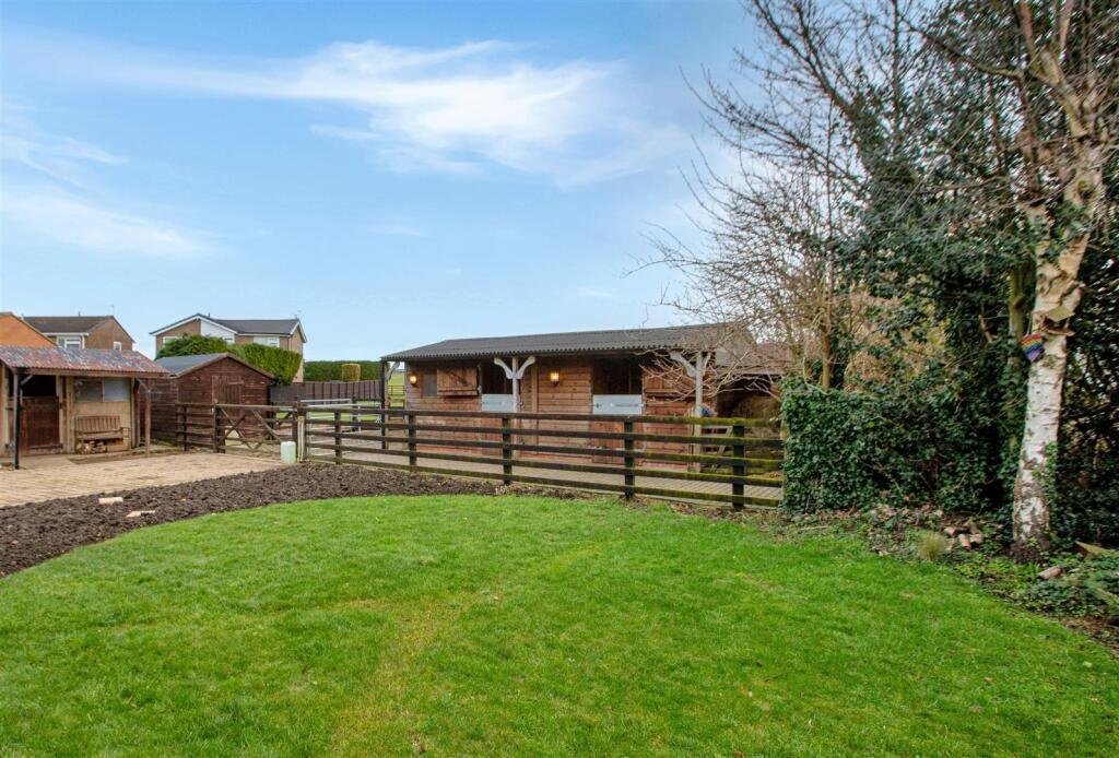 Additional property image - 11 Hallgarth Villas, Sherburn Village, Durham