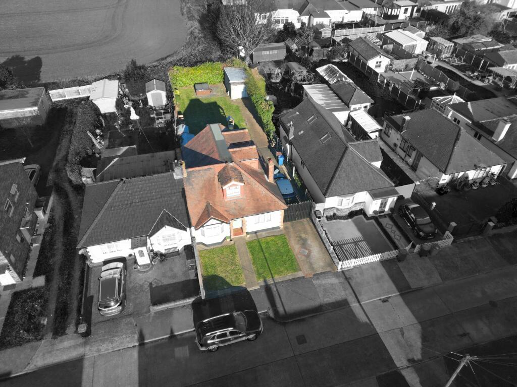 4 bedroom semidetached house for sale in Nelson Road, Ockendon Village, RM15