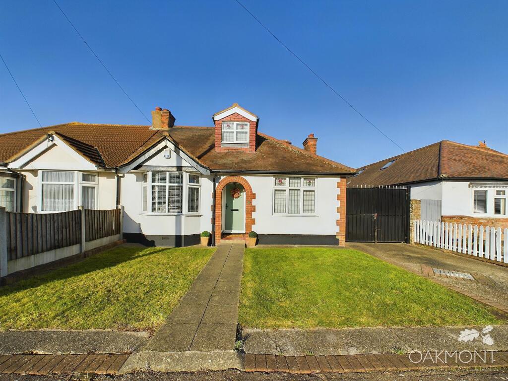 4 bedroom semidetached house for sale in Nelson Road, Ockendon Village, RM15