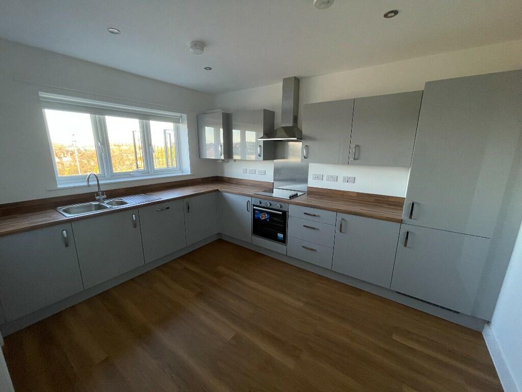 3 bedroom semidetached house for rent in Parva Close, Hillside