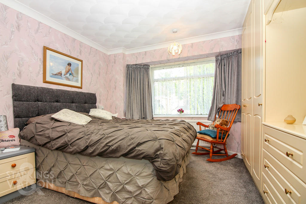 2 bedroom detached bungalow for sale in Malthouse Lane, Cantley