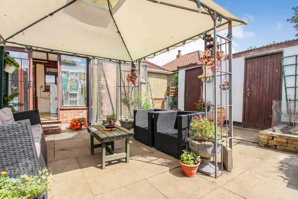 2 bedroom detached bungalow for sale in Malthouse Lane, Cantley, Norwich, NR13