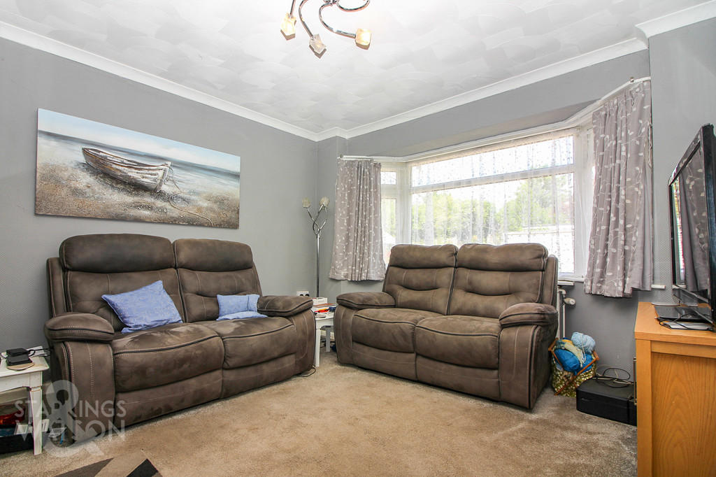 2 bedroom detached bungalow for sale in Malthouse Lane, Cantley