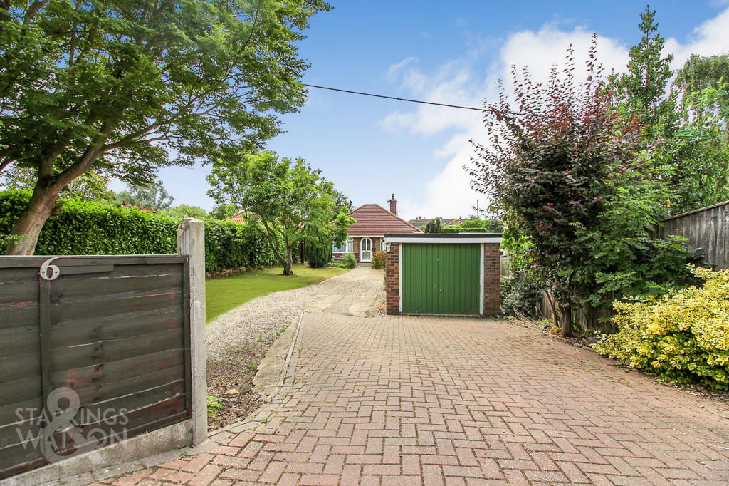 2 bedroom detached bungalow for sale in Malthouse Lane, Cantley, Norwich, NR13