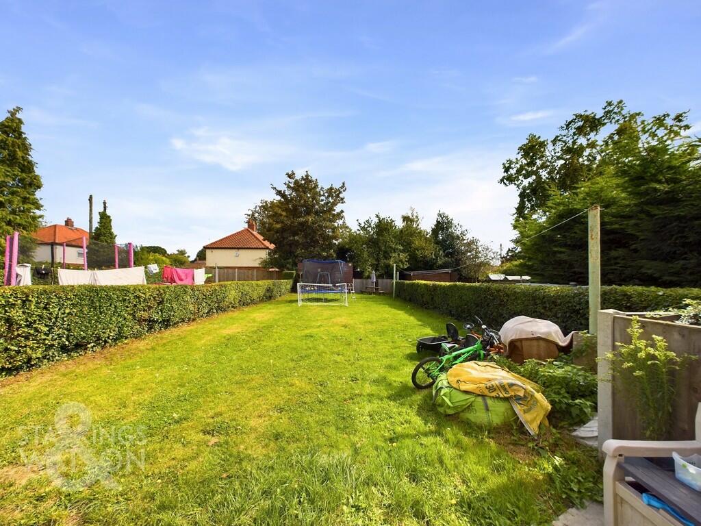 3 bedroom semidetached house for sale in Church Road, Cantley, Norwich