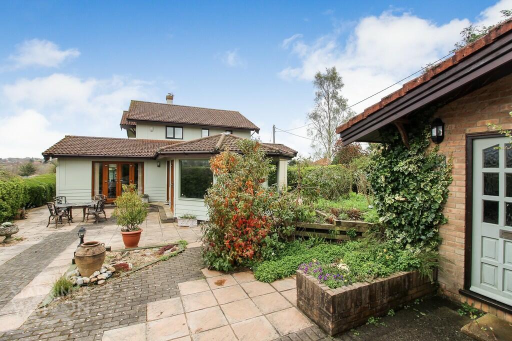 4 bedroom detached house for sale in Golf Links Road, Brundall, Norwich