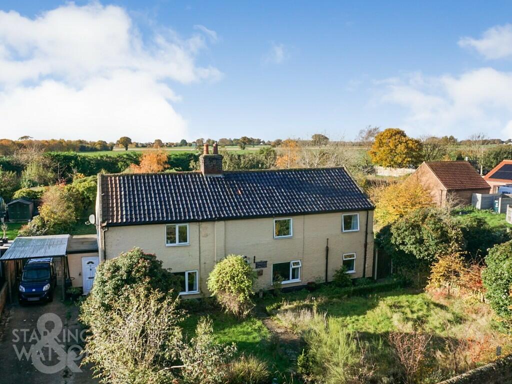 5 bedroom cottage for sale in The Green, Freethorpe, NR13
