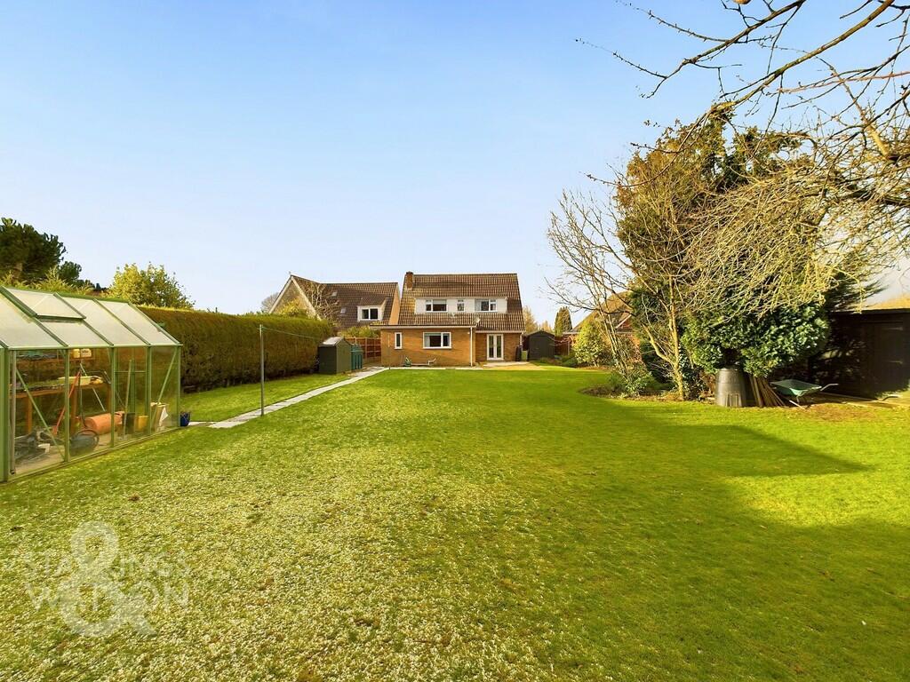 4 bedroom chalet for sale in St. Marys Close, Great Plumstead, Norwich
