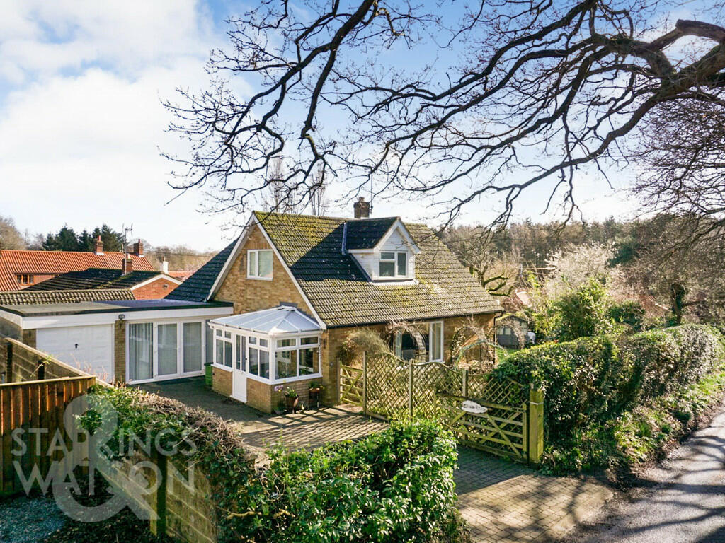 4 bedroom detached house for sale in Bonds Road, Hemblington, Norwich, NR13