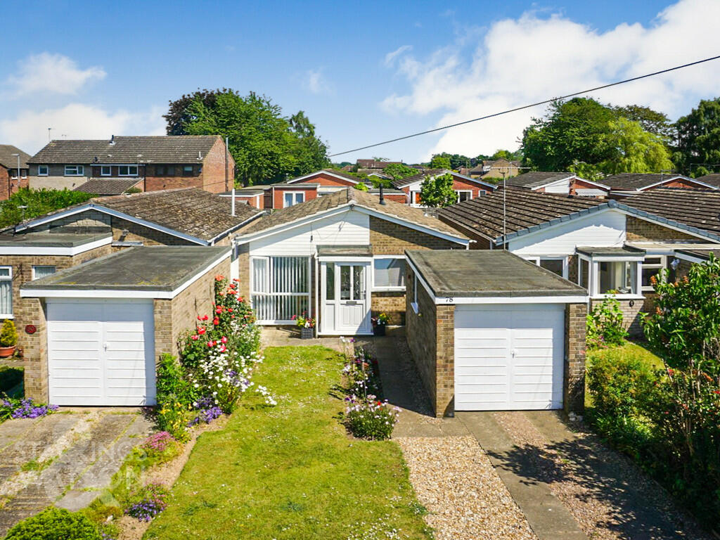 2 bedroom detached bungalow for sale in St. Laurence Avenue, Brundall