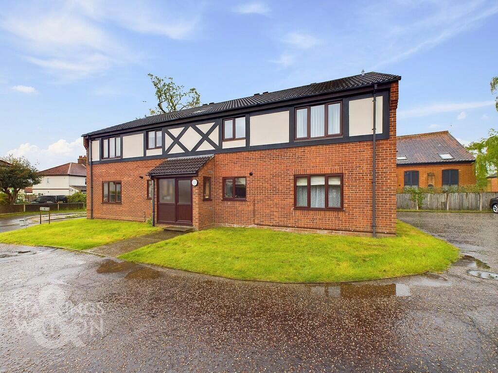 2 bedroom apartment for sale in Globe Lane, Blofield, Norwich, NR13