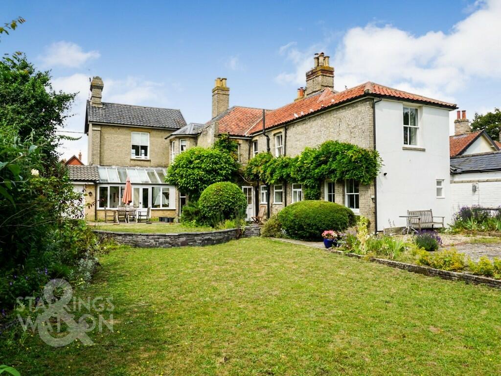 5 bedroom semidetached house for sale in Roydon Road, Diss, IP22