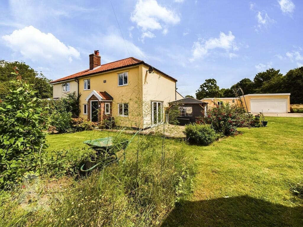 3 bedroom semidetached house for sale in Union Lane, Wortham, Diss, IP22