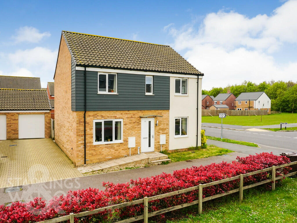 4 bedroom detached house for sale in Reeve Way, Wymondham, NR18
