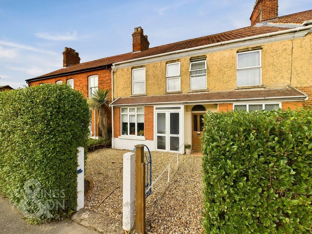 2 bedroom terraced house for sale in Norwich Road, Wymondham, NR18