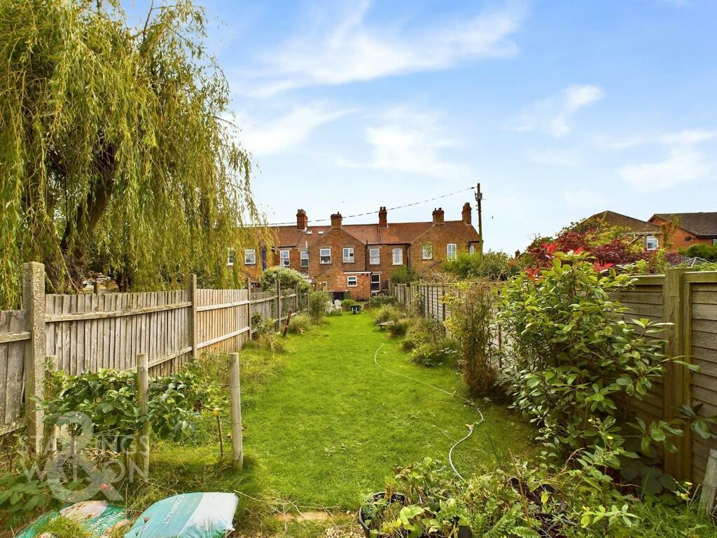 2 bedroom terraced house for sale in Norwich Road, Wymondham, NR18