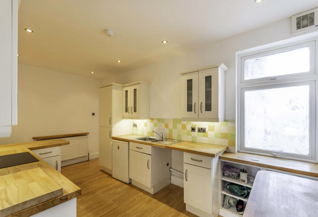 4 bedroom terraced house for sale in Scrooby Road , Harworth, Bassetlaw