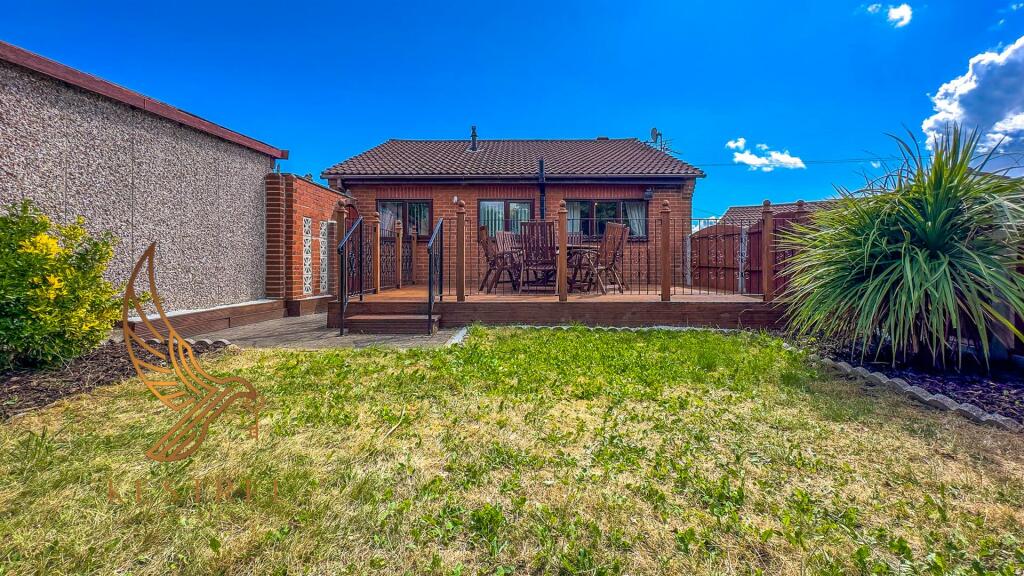 3 bedroom bungalow for sale in Sandford Road, South Elmsall, Pontefract