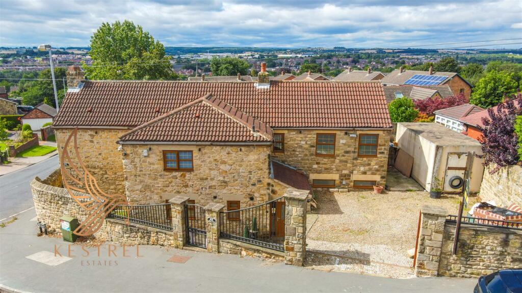 6 bedroom detached house for sale in High Street, South Elmsall