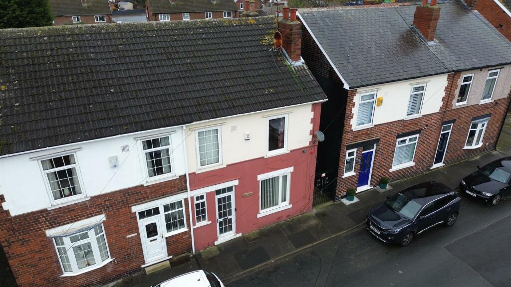 3 bedroom semidetached house for sale in Mount Avenue, Hemsworth