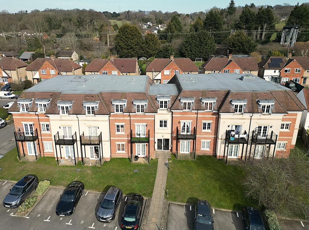 Main image of property: Navarre Court, 10 Primrose Hill, Kings Langley, Hertfordshire, WD4 8FS