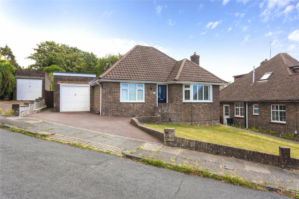 2 bedroom bungalow for sale in Sunnydale Close, Brighton, East Sussex, BN1