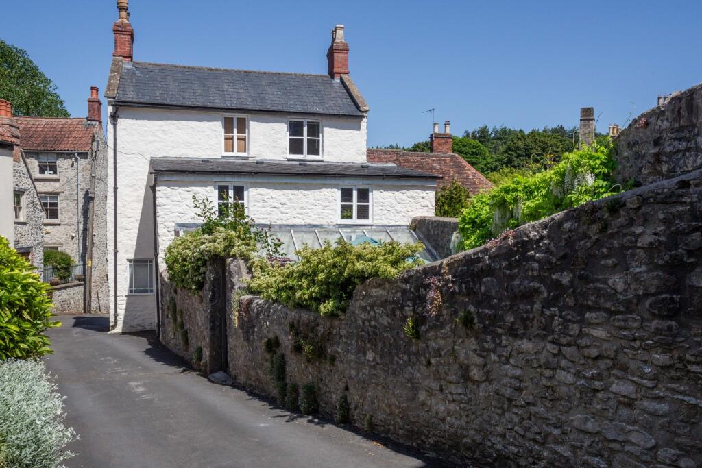 Main image of property: Leg Square, Shepton Mallet