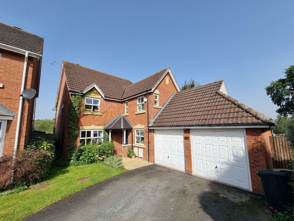 5 bedroom detached house for sale in Godiva Road, Leominster
